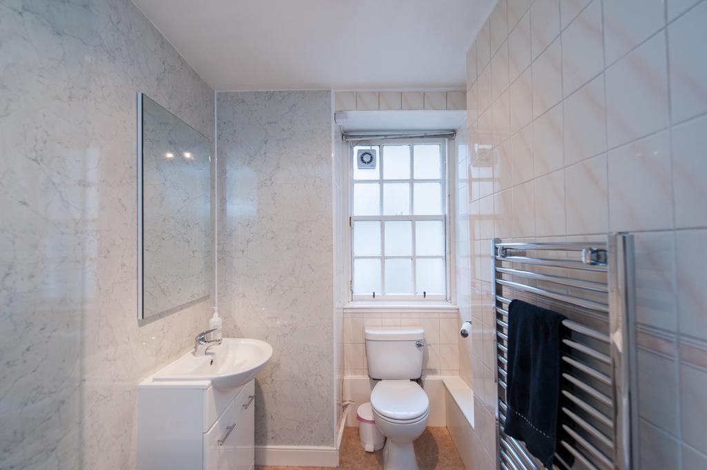 Writers View, Royal Mile Apartment Edinburgh Room photo